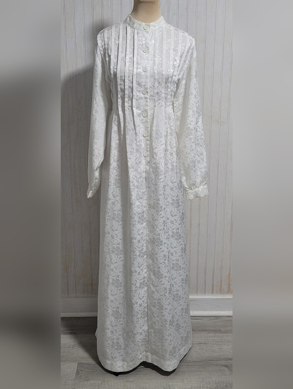 White Elegance Vintage Floral Jacquard Maxi Dress Size L